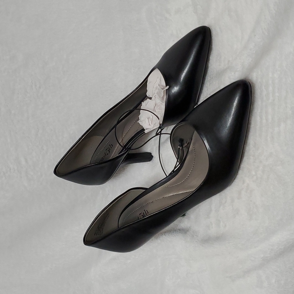 NWOT East 5th pointed to pump heel 9W black (Ss32)